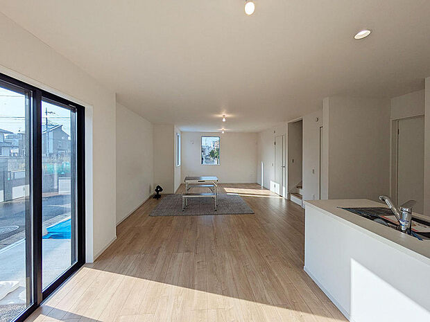 23.2帖のゆとりのLDK。床暖房も設置