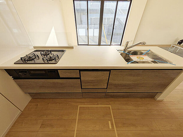 せく戦記付きのシステムキッチン