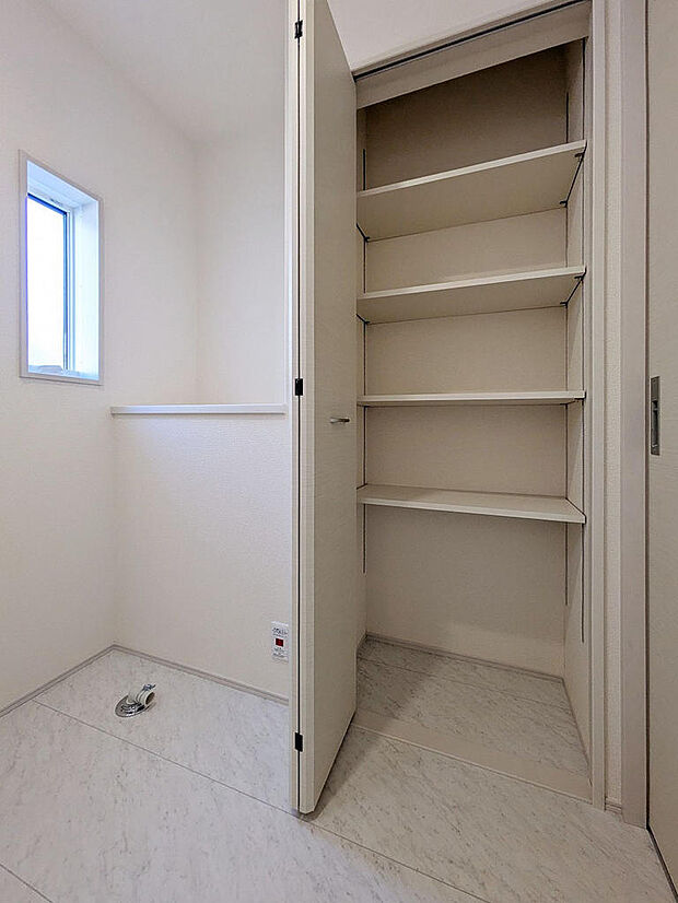 洗面室にはリネン庫設置