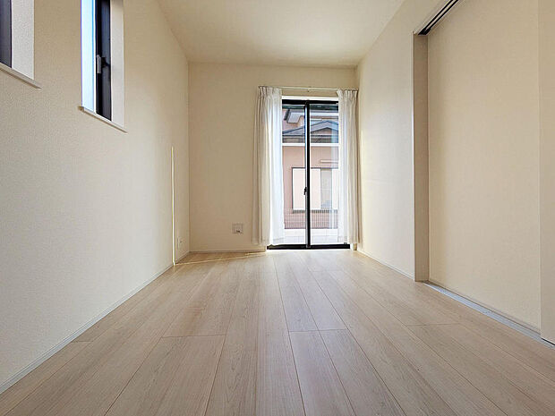 1階LDK横の5帖の洋室