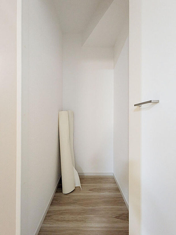 玄関ホールには便利な収納あり