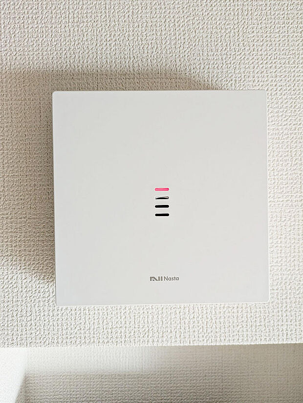 2025年11月撮影。インターフォンの機器。タブレットと利用することによりいろいろな使い方が可能