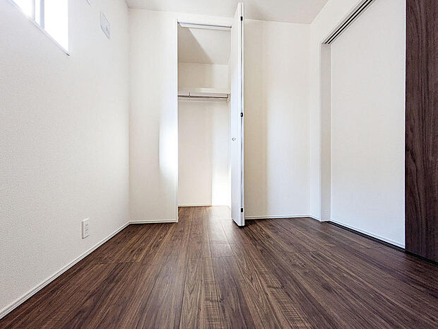 LDK横には3.75帖の洋室。扉を開放してお子様の遊び場としも活用できます