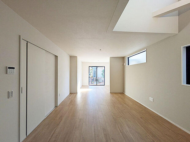 21.2帖あるゆとりのLDK。間仕切り対応も可能です。