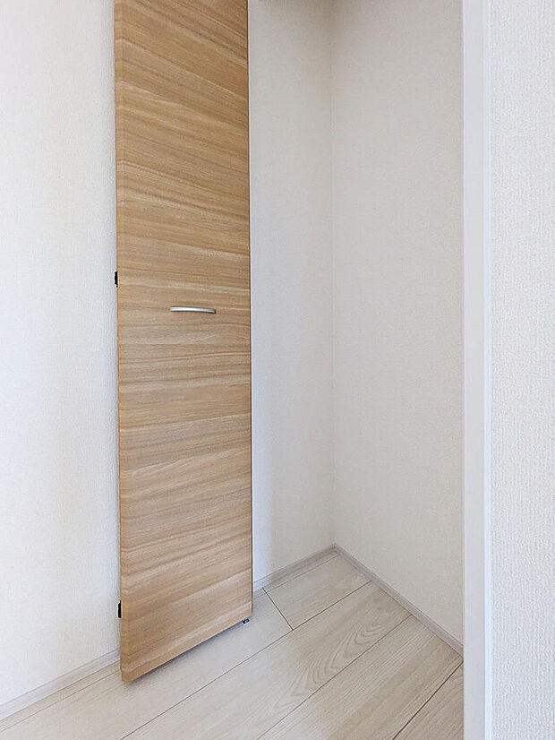 2階廊下にも収納を設置