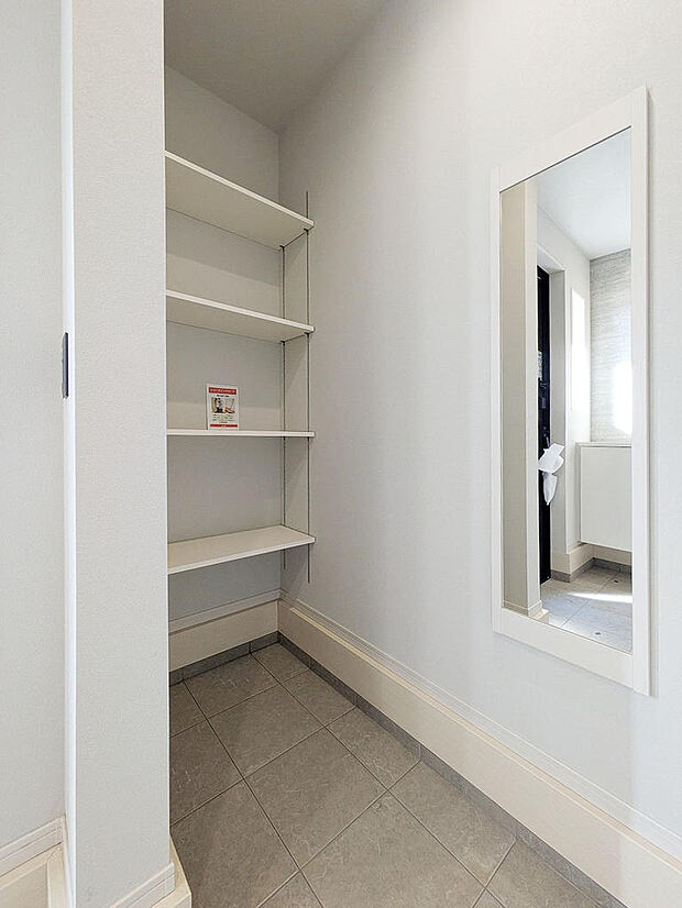 玄関には土間収納