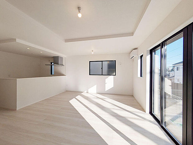 日当たりの良い18.2帖のLDK