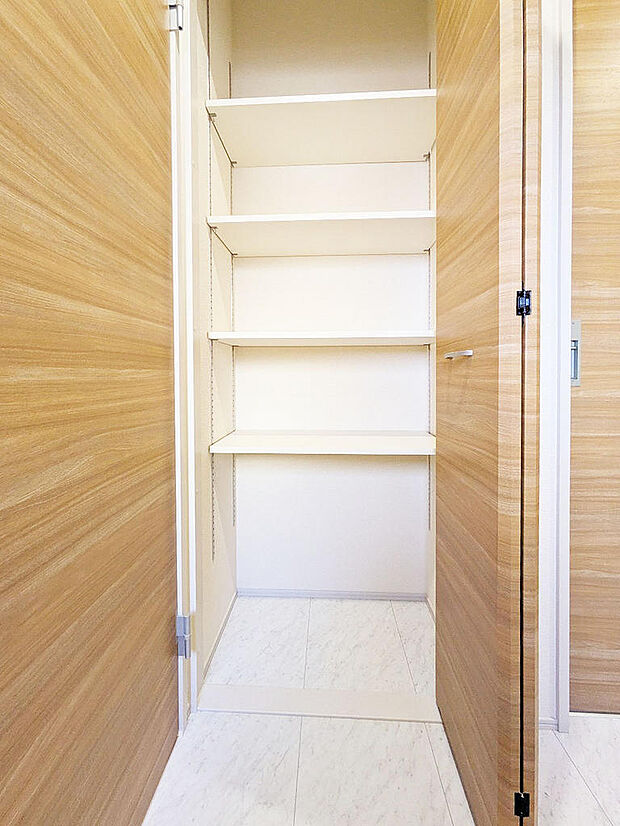 洗面室にはリネン庫を設置