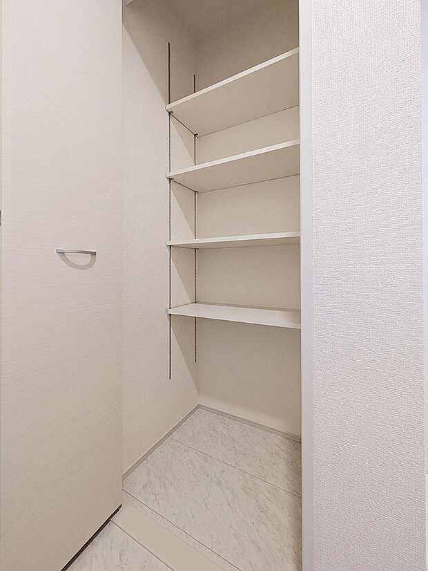 洗面室にはリネン庫を設置