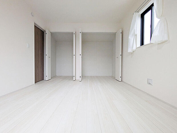 寝室には収納たっぷり二つのCL