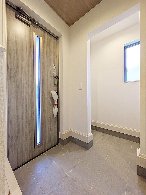 玄関には便利な土間収納