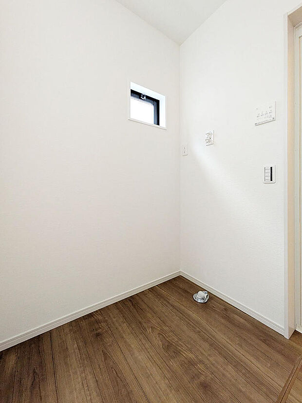 少し広めの洗濯機置き場。