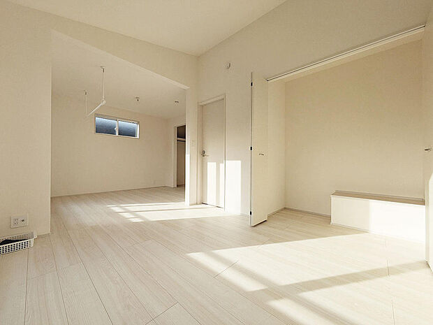 10.5帖の寝室。将来的には間仕切り対応可能です。