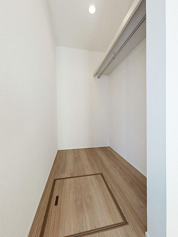 １階洋室にはWICと床下収納