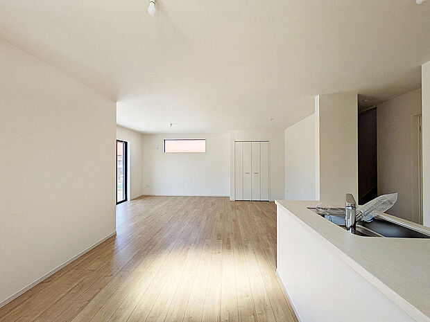 22.7帖のゆとりのLDK。間仕切り対応も可能です