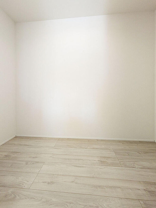 キッチン裏手には広いパントリーを設置。もちろん収納としても利用できます、