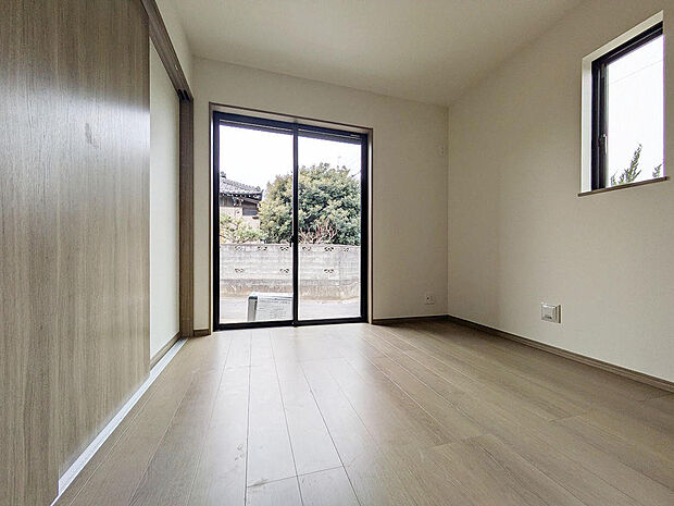 LDK横の5.25帖の洋室