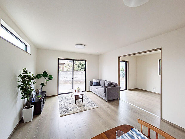 LDKより洋室の引き戸を開放