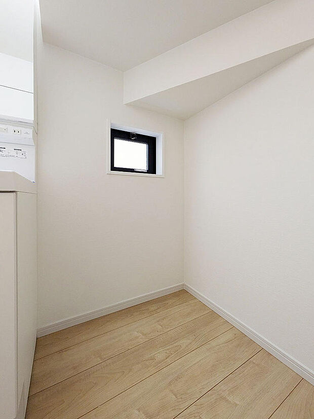 洗面室にはちょっとしたスペースを確保し、リネン庫としても利用可能