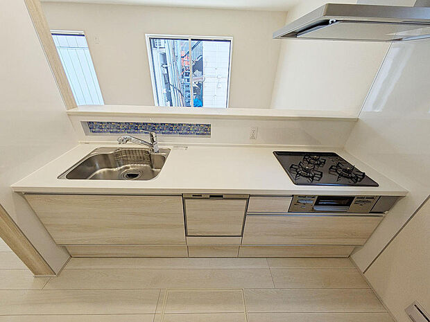 食洗器付きのオープンキッチン