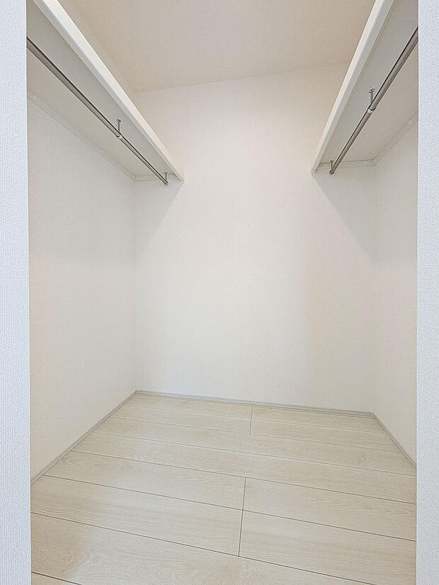 寝室には大型のWIC