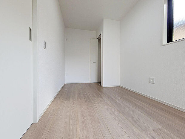 LDKに隣接した5帖の洋室