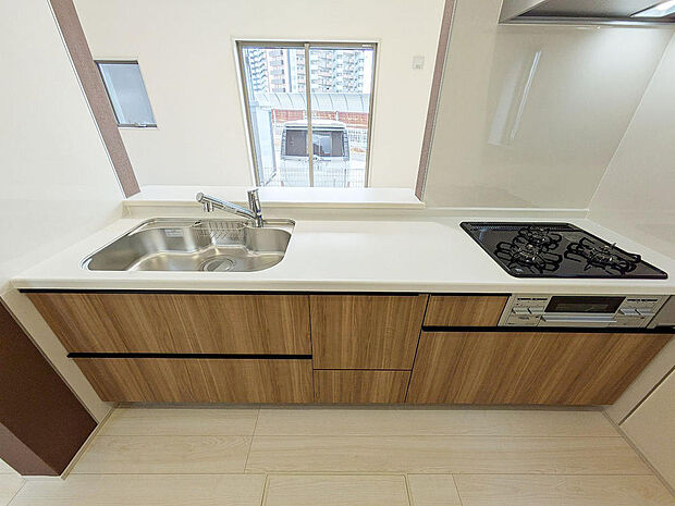 収納たっぷりなシステムキッチン