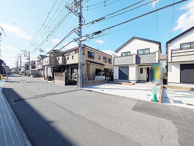 南側に6.4mの道路に接道し駐車も楽々