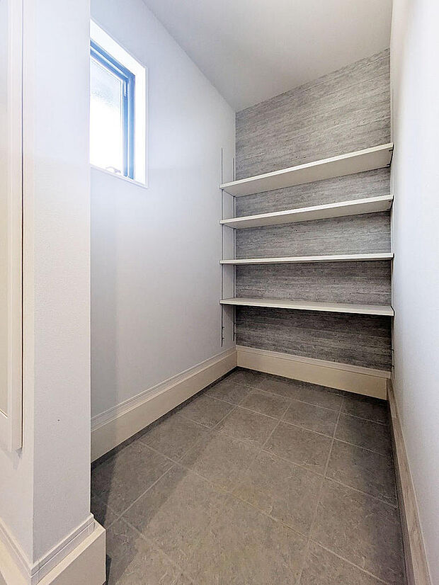 玄関には便利な土間収納