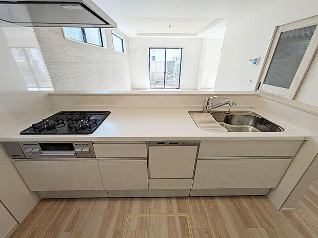 食洗器付きのオープンキッチン