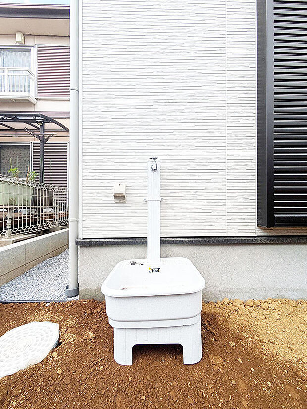 建物裏手の外水栓