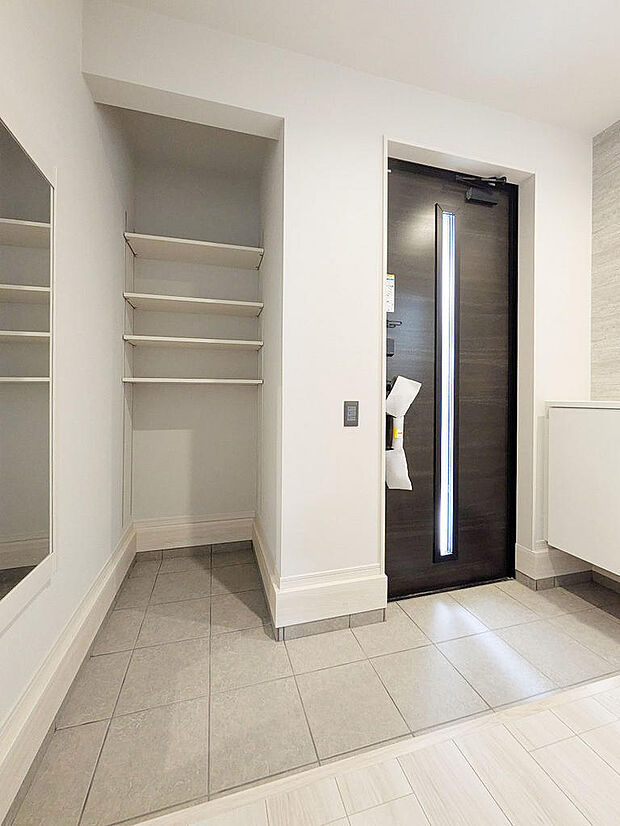 玄関にはちょっとした土間収納