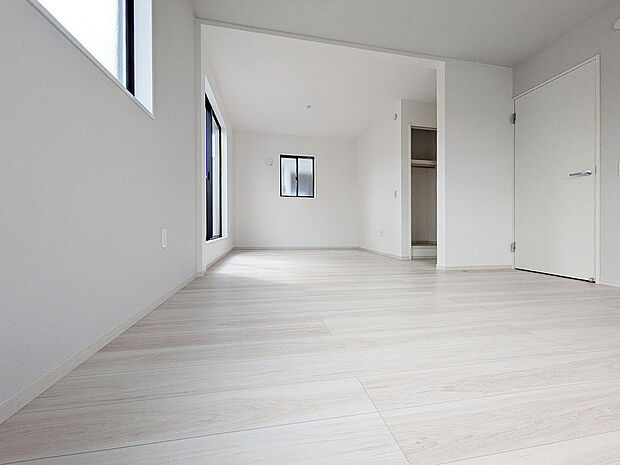 将来的に8.5帖と5帖へ間仕切りも可能な13.5帖の寝室