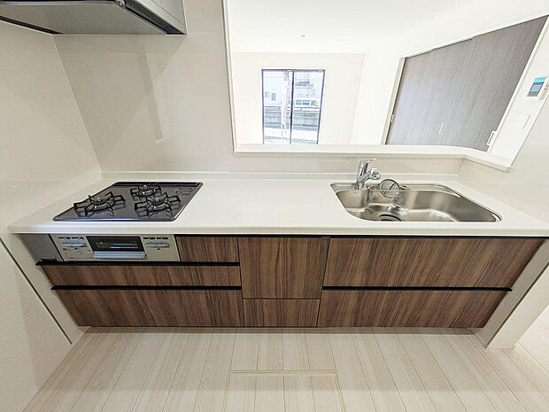 首脳たっぷりな使い勝手の良いシステムキッチン