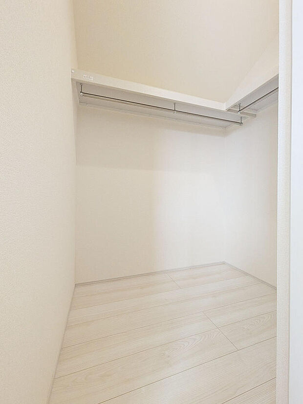 寝室には収納たっぷりなWIC