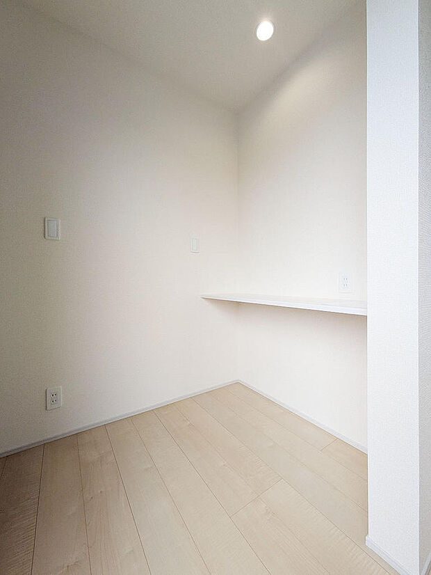 寝室にはカウンターを設置しワークスペースとしても利用可