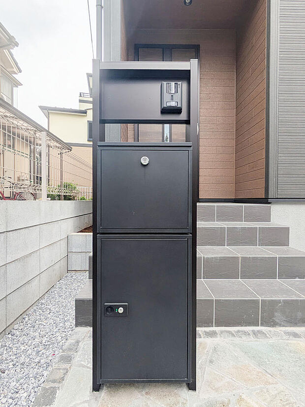 TVモニター付きインターホンと一体のポスト