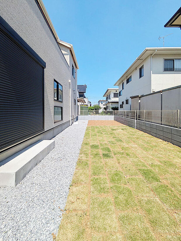 広目のお庭で家庭菜園やペットを遊ばせることも可能ですよ