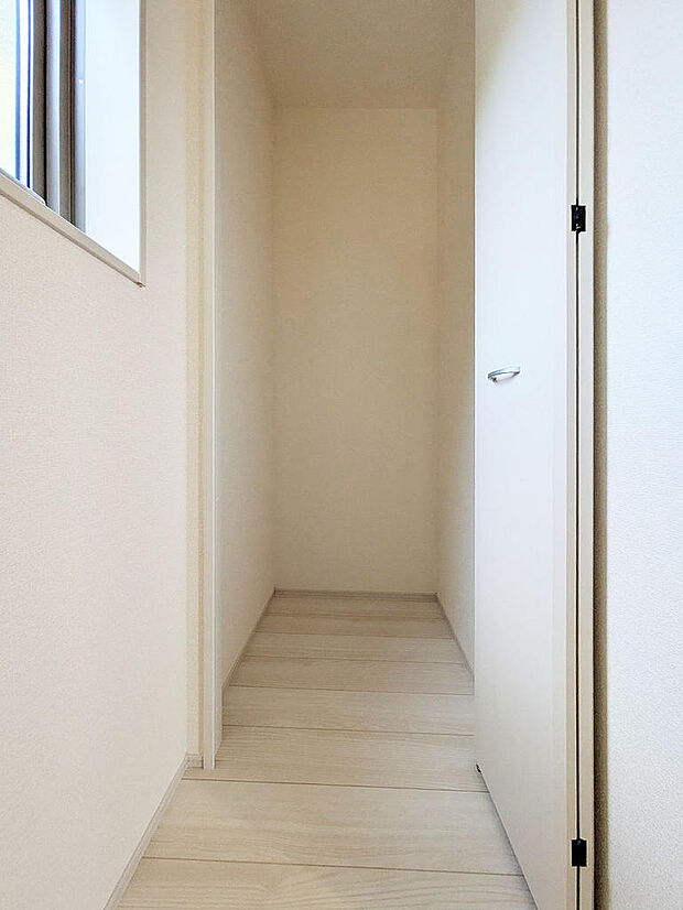 2階廊下の収納