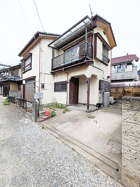 2026年6月撮影。B棟