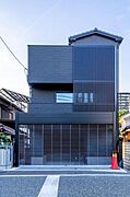 千里中央駅より徒歩18分 築2年9ヶ月 3階建の賃貸物件