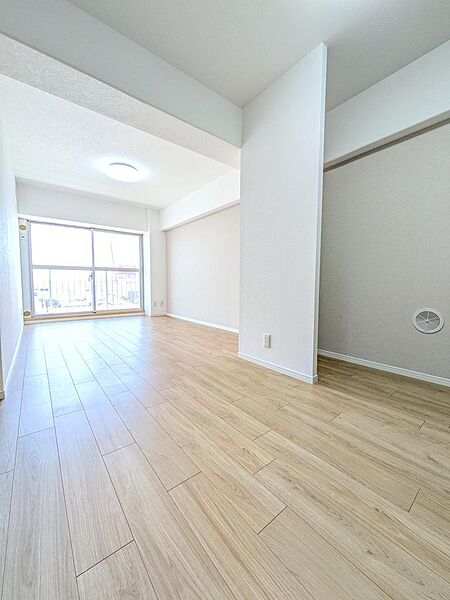 南向きの室内には、沢山の日差しが差込み、明るく暖かな空間を演出してくれます♪