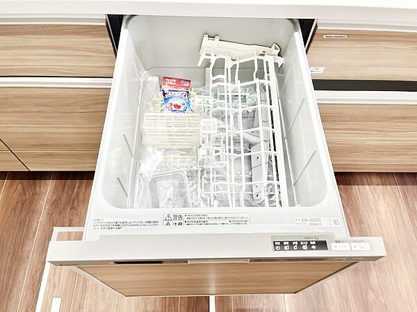 面倒なお片づけは食洗機にお任せ！家事の負担が減って、時間にも気持ちにもゆとりができます。