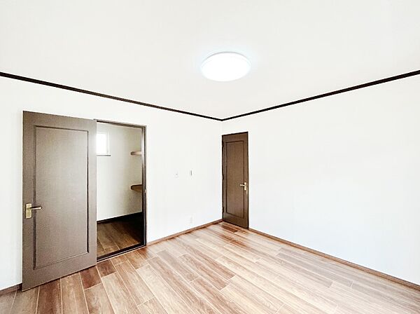 ウォークインクローゼットがあるお部屋！季節ごとの入れ替えも不要で便利です。