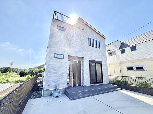 洗練された外観、上質な住空間が広がる室内は永く安心して過ごせる住居です。