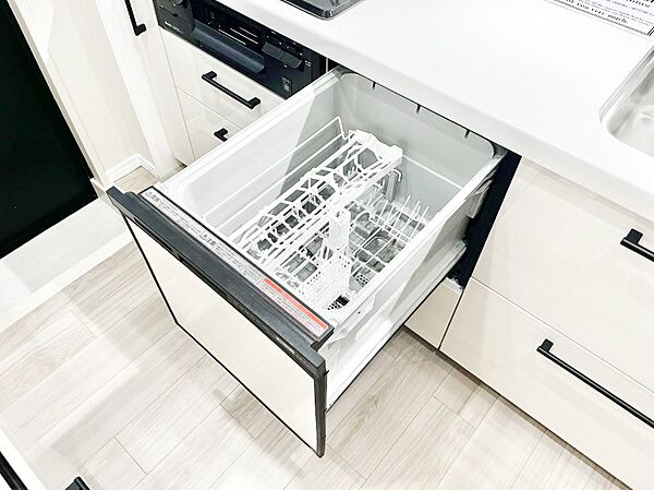 面倒なお片づけは食洗機にお任せ！家事の負担が減って、時間にも気持ちにもゆとりができます。