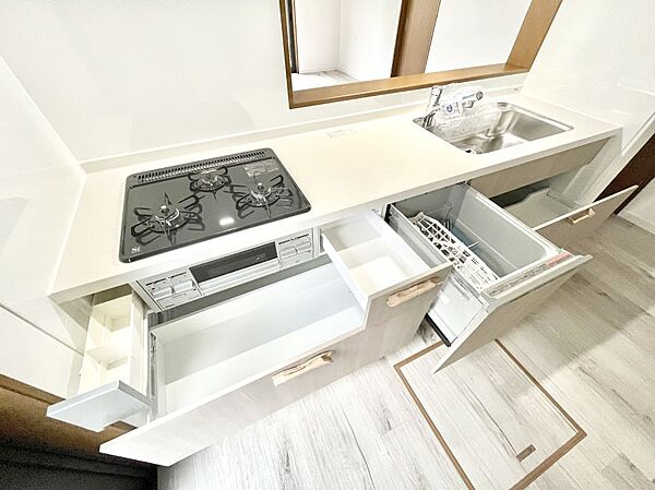 使いやすさを優先したスライド式収納タイプ！