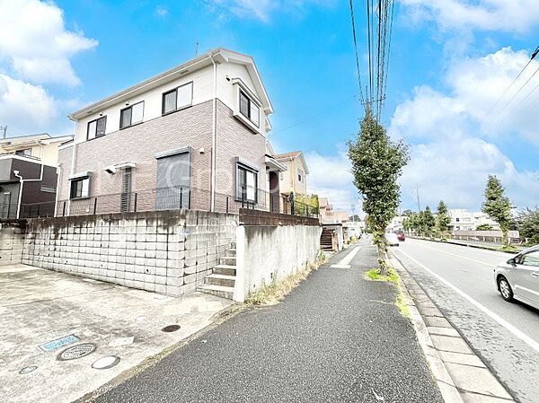 前面道路はきちんと整備されています