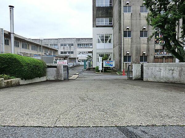 小学校 800m 四街道市立八木原小学校1
