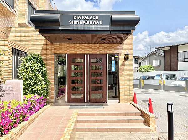 綺麗なエントランスは、居住者を優しく迎えいれてくれます